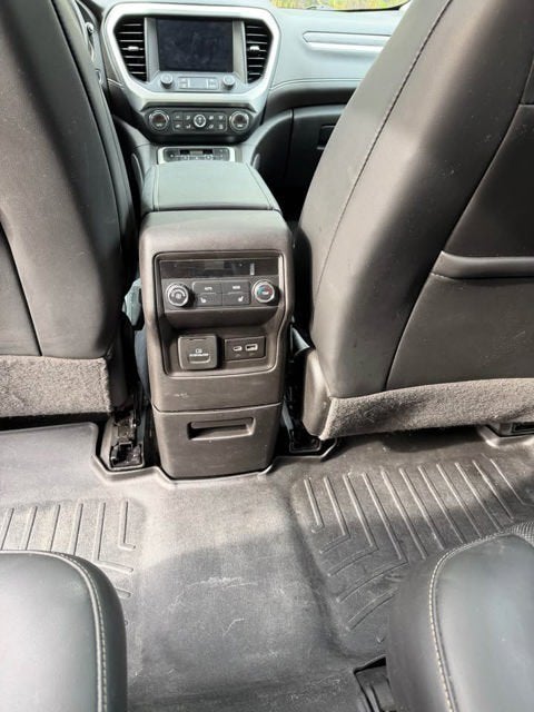 2022 GMC Acadia SLT