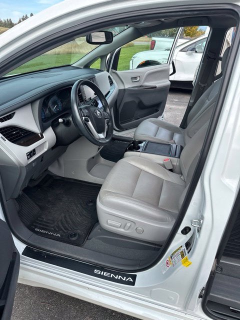 2019 Toyota Sienna XLE Auto Access Seat