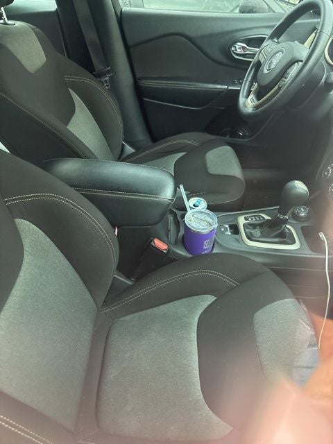 2016 Jeep Cherokee Sport