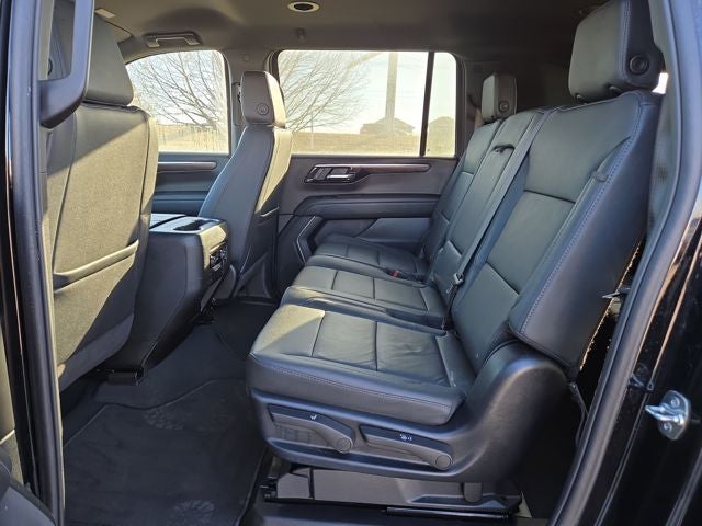 2025 Chevrolet Suburban LT