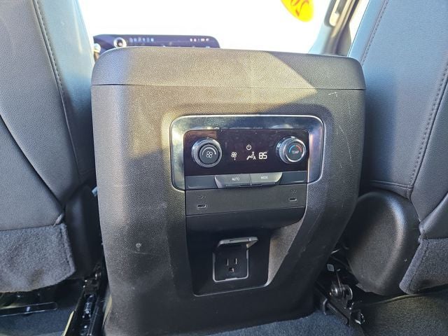 2025 Chevrolet Suburban LT