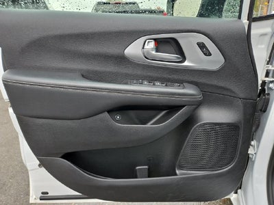 2024 Chrysler Pacifica Hybrid Select S Appearance
