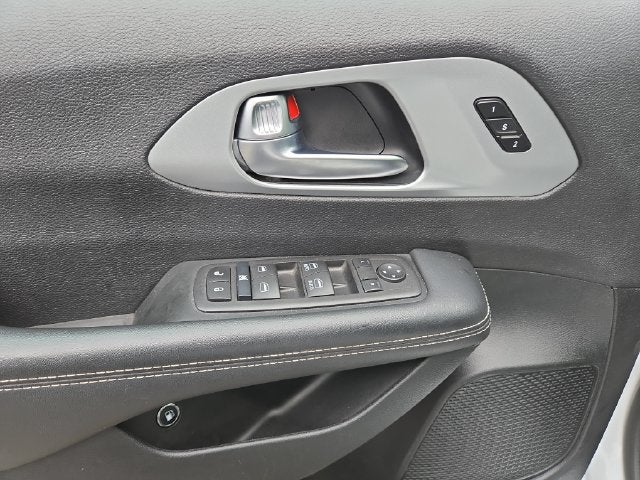 2024 Chrysler Pacifica Hybrid Select S Appearance