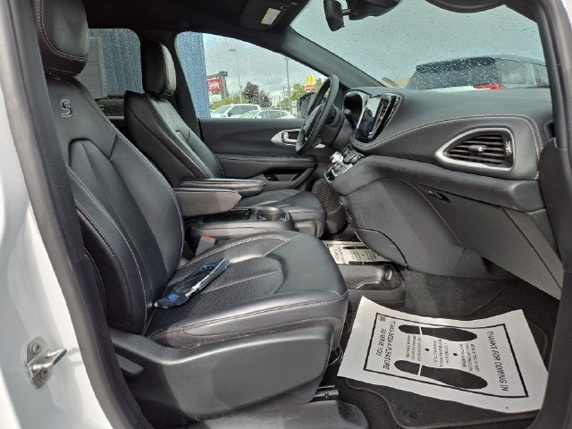 2024 Chrysler Pacifica Hybrid Select S Appearance