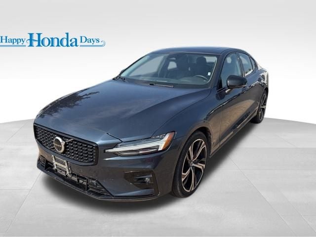 2024 Volvo S60 B5 Plus Dark Theme