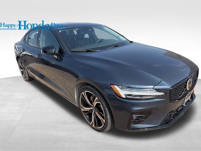 2024 Volvo S60 B5 Plus Dark Theme