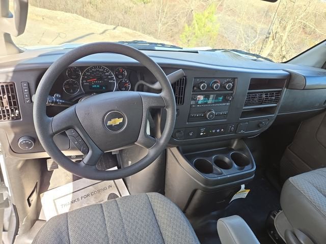2025 Chevrolet Express Cutaway 3500 1WT