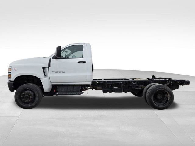 2025 Chevrolet Silverado 6500 HD Work Truck