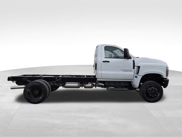 2025 Chevrolet Silverado 6500 HD Work Truck