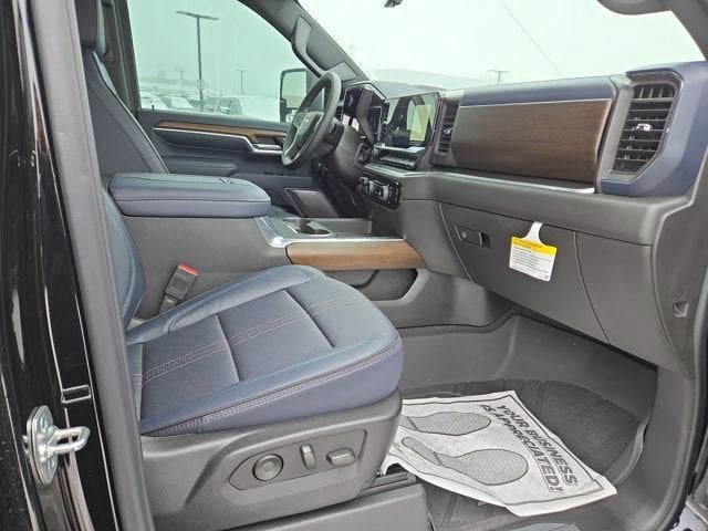 2025 Chevrolet Silverado 3500 HD High Country