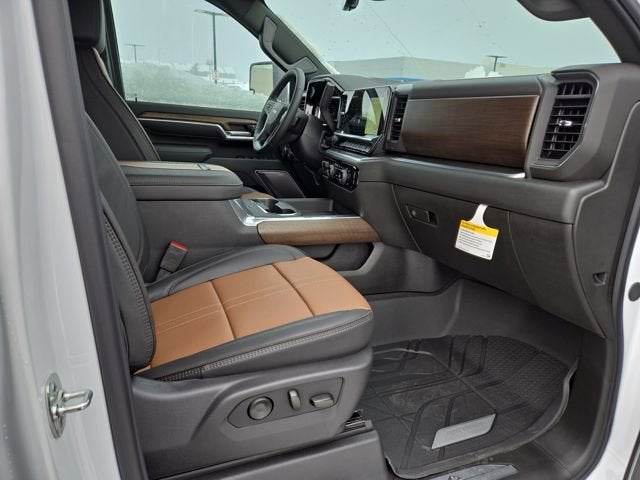 2025 Chevrolet Silverado 3500 HD High Country