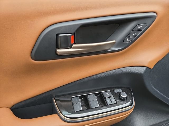 2025 Toyota Crown Signia XLE