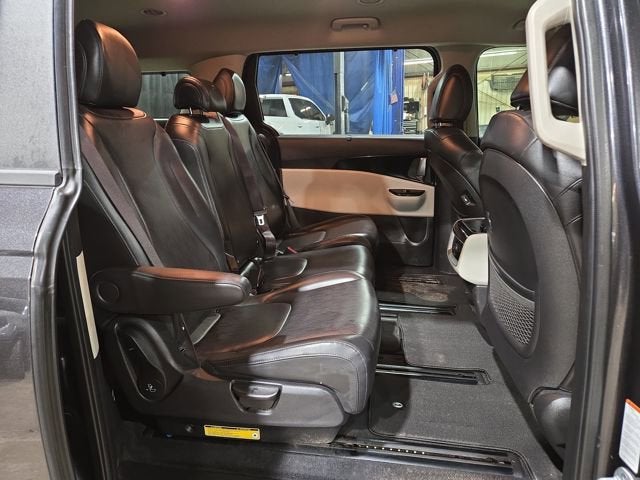 2022 Kia Carnival EX